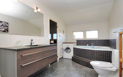 Ernbiorn - from the Sea: Interieur Ontwerp, Flooring, Loodgieterswerkinrichting, Badkamerkast, Plafond, Verdieping, Badkamer, Wastafel In De Badkamer, Kraan, Countertop