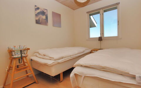 Ernbiorn - from the Sea: Bed, Slaapkamer, Verdieping, Meubilair, Laken, Hout, Flooring, Bedding, Interieur Ontwerp, Kamer