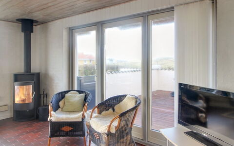 Ågot - 75M from the Sea: Hout, Huis, Veranda, Dek, Hardwood, Dak, Beits, Houten Vloer, Eco Hotel