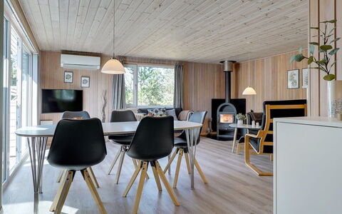 Afke - 900M from the Sea: Struik, Stedelijk Ontwerp, Groundcover, Steen, Appartement, Landgoed, Metselwerk, Balkon, Landscaping