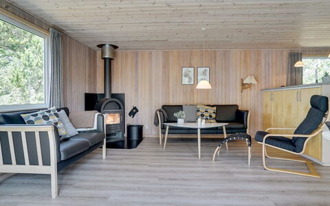 Afke - 900M from the Sea: Struik, Stedelijk Ontwerp, Groundcover, Steen, Appartement, Landgoed, Metselwerk, Balkon, Landscaping