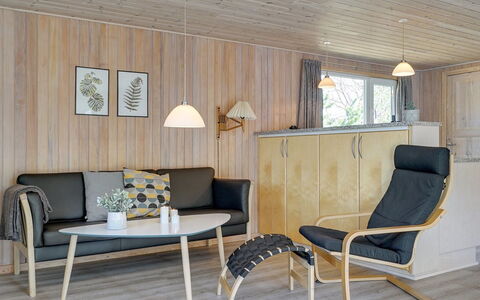 Afke - 900M from the Sea: Struik, Stedelijk Ontwerp, Groundcover, Steen, Appartement, Landgoed, Metselwerk, Balkon, Landscaping