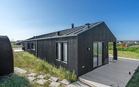 Aiko - 50M from the Sea: Plantengemeenschap, Zonlicht, Kruidachtige Plant, Tuin, Plantage, Landbouw, Boerderij