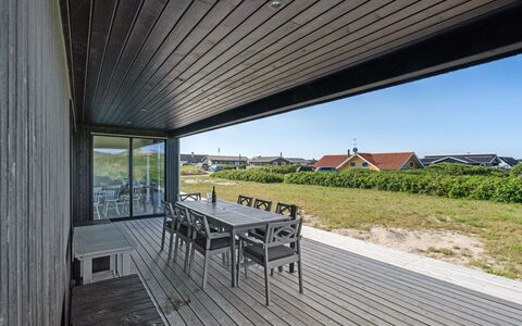 Aiko - 50M from the Sea: Plantengemeenschap, Zonlicht, Kruidachtige Plant, Tuin, Plantage, Landbouw, Boerderij