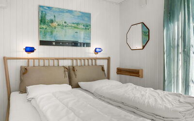 Eimi - 1.5Km from the Sea