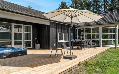 Nayati - 2Km from the Sea: Hout, Huis, Veranda, Dek, Hardwood, Dak, Beits, Houten Vloer, Eco Hotel