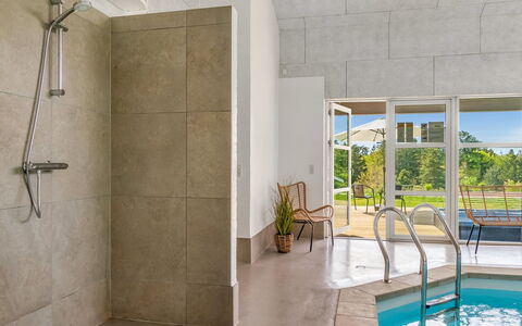 Nayati - 2Km from the Sea: Hout, Huis, Veranda, Dek, Hardwood, Dak, Beits, Houten Vloer, Eco Hotel