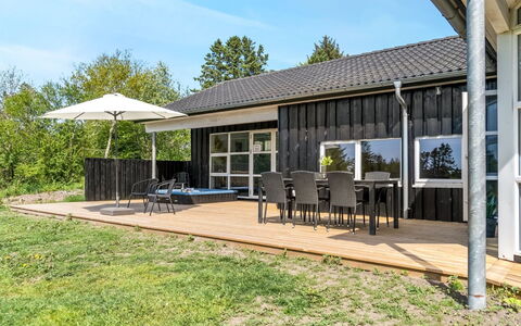 Nayati - 2Km from the Sea: Hout, Huis, Veranda, Dek, Hardwood, Dak, Beits, Houten Vloer, Eco Hotel
