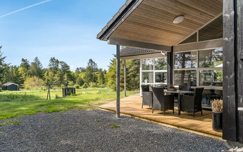Nayati - 2Km from the Sea: Hout, Huis, Veranda, Dek, Hardwood, Dak, Beits, Houten Vloer, Eco Hotel