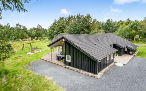 Nayati - 2Km from the Sea: Hout, Huis, Veranda, Dek, Hardwood, Dak, Beits, Houten Vloer, Eco Hotel