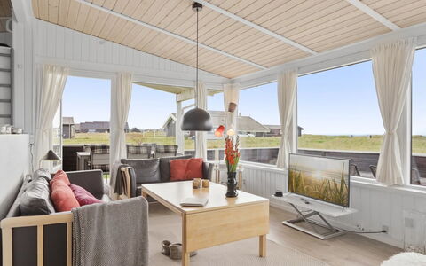 Dyri - 75M from the Sea: Hout, Dak, Architectuur, Huis, Huis, Verblijf, Siding, Hardwood, Helling, Landgoed