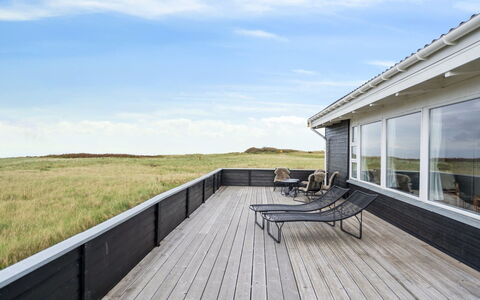 Dyri - 75M from the Sea: Hout, Dak, Architectuur, Huis, Huis, Verblijf, Siding, Hardwood, Helling, Landgoed