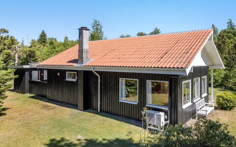Rustam - 600M from the Sea: Verblijf, Huis, Huis, Dak, Veranda, Landgoed, Siding, Garden Gebouwen, Boerderij, Werf