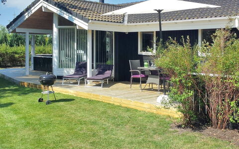 Augusta - 700M from the Sea: Woongebied, Dak, Voorstad, Oprit, Landgoed, Schoorsteen