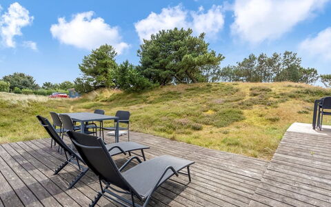 Sweni - 800M from the Sea: Struik, Stedelijk Ontwerp, Groundcover, Steen, Appartement, Landgoed, Metselwerk, Balkon, Landscaping