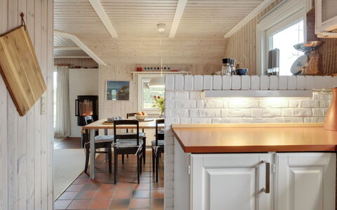 Annli - 1.5Km from the Sea: Meubilair, Flooring, Interieur Ontwerp, Hout, Verdieping, Keuken, Countertop, Plafond, Kamer, Lichte Inrichting