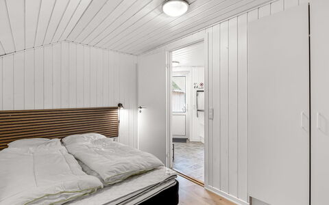 Sylvi - 1.7Km from the Sea: Hout, Plafond, Interieur Ontwerp, Flooring, Verdieping, Slaapkamer, Bed, Kamer, Appartement, Houten Vloer
