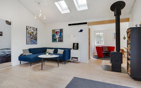 Ansberga - 1Km from the Sea: Hout, Flooring, Verdieping, Meubilair, Interieur Ontwerp, Huis, Plafond, Woonkamer, Bankstel, Huis