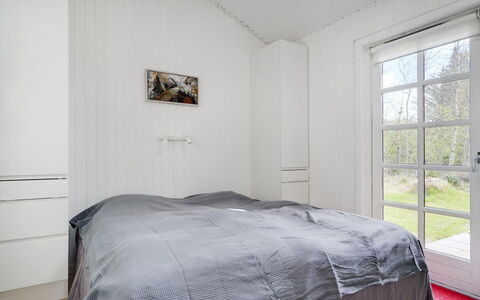 Ansberga - 1Km from the Sea: Bed, Slaapkamer, Laken, Hout, Bedding, Interieur Ontwerp, Verdieping, Flooring, Plafond, Meubilair
