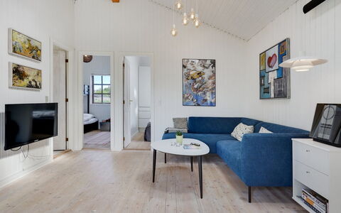 Ansberga - 1Km from the Sea: Flooring, Hout, Interieur Ontwerp, Verdieping, Meubilair, Bankstel, Plafond, Woonkamer, Houten Vloer, Huis