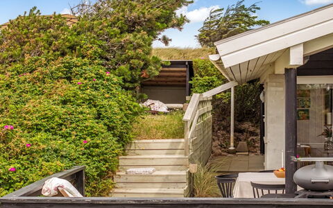 Athina - 200M from the Sea: Struik, Architectuur, Huis, Huis, Dak, Plantengemeenschap, Tuin, Groundcover, Verblijf