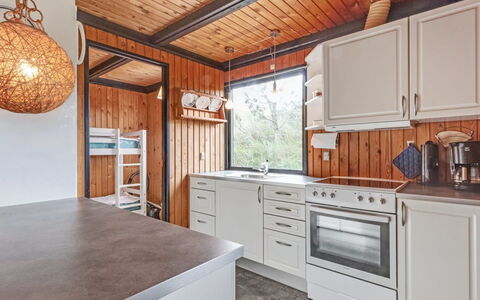 Maini - 600M from the Sea: Keuken, Hout, Plafond, Interieur Ontwerp, Countertop, Toestel Van De Keuken, Flooring, Cabinetry, Meubilair, Fornuis