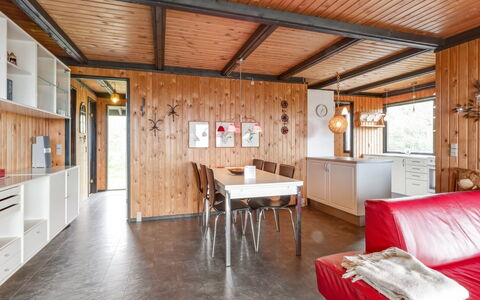 Maini - 600M from the Sea: Hout, Plafond, Flooring, Interieur Ontwerp, Verdieping, Kamer, Deur, Beits, Woonkamer, Houten Vloer