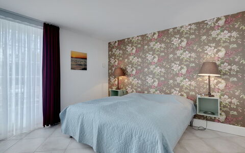 Aamunde - 100M from the Sea: Meubilair, Interieur Ontwerp, Stoel, Flooring, Tafel, Toevlucht, Verdieping, Plafond, Kamer, Eco Hotel