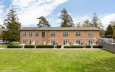 Lenke - 100M from the Sea: Hout, Dak, Huis, Huis, Architectuur, Siding, Land Lot, Verblijf, Schuur, Garden Gebouwen