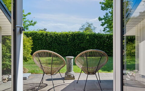 Kolja - 525M from the Sea: Buitenmeubels, Meubilair, Stoel, Buitentafel, Tuin, Schaduw, Backyard, Landscaping, Patio, Werf