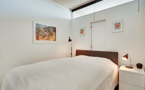 Rieterik - 50M from the Sea: Bed, Meubilair, Slaapkamer, Interieur Ontwerp, Muur, Flooring, Bedding, Laken, Plafond, Verdieping