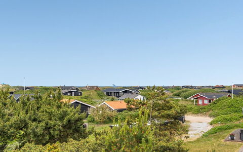Stefana - 200M from the Sea: Plantengemeenschap, Zonlicht, Kruidachtige Plant, Tuin, Plantage, Landbouw, Boerderij