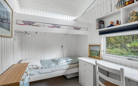 Linnea - 1Km from the Sea: Hout, Plafond, Interieur Ontwerp, Slaapkamer, Verdieping, Flooring, Bed, Stapelbed, Bedding, Bed Frame