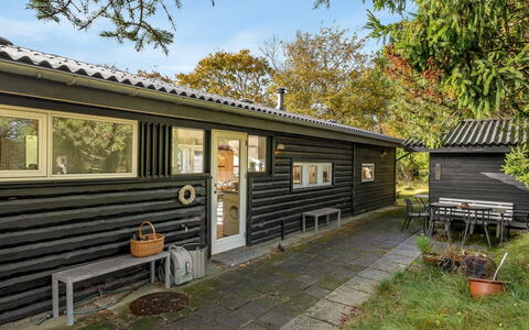 Linnea - 1Km from the Sea: Hout, Verblijf, Huis, Siding, Werf, Tuin, Garden Gebouwen, Schaduw, Hardwood, Ontwerp