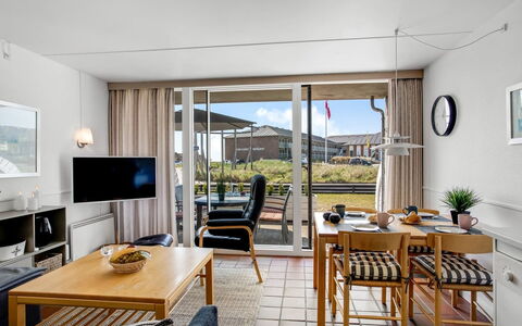 Jano - 100M from the Sea: Meubilair, Interieur Ontwerp, Appartement, Stoel, Bankstel, Woonkamer, Koffietafel, Keuken En Eettafel, Beits