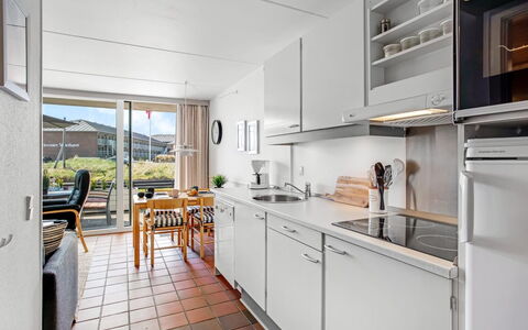 Jano - 100M from the Sea: Keuken, Major Appliance, Toestel Van De Keuken, Countertop, Meubilair, Interieur Ontwerp, Cabinetry, Flooring, Gootsteen, Huishoudapparatuur