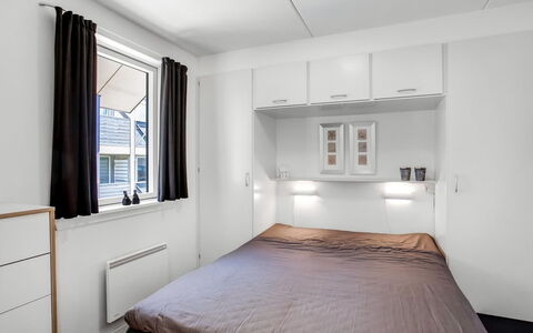 Jano - 100M from the Sea: Meubilair, Interieur Ontwerp, Slaapkamer, Bed, Laken, Kamer, Bedding, Verdieping, Flooring, Plafond