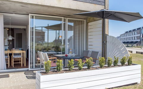 Jano - 100M from the Sea: Huis, Meubilair, Buitenmeubels, Samengesteld Materiaal, Dek, Stoel, Patio, Balkon, Schaduw, Bloempot