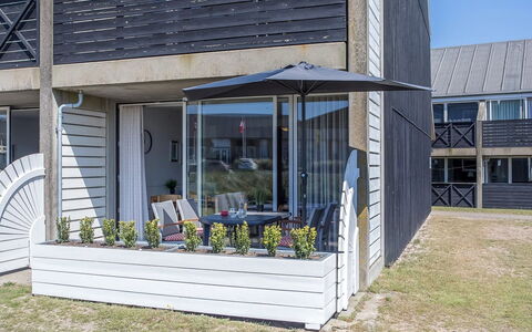 Jano - 100M from the Sea: Huis, Siding, Samengesteld Materiaal, Deur, Schaduw, Veranda, Buitenmeubels, Dek, Verblijf, Stoel