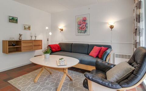Halina - 100M from the Sea: Meubilair, Interieur Ontwerp, Flooring, Muur, Verdieping, Bankstel, Hout, Woonkamer, Tafel, Kamer