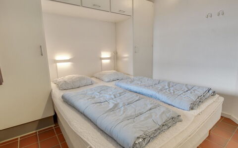 Halina - 100M from the Sea: Slaapkamer, Verdieping, Bed, Interieur Ontwerp, Flooring, Meubilair, Bedding, Kamer, Plafond, Laken
