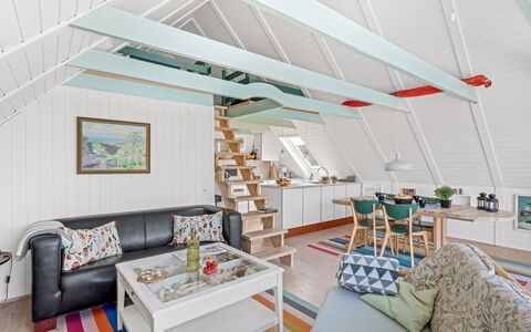Piotr - 800M from the Sea: Architectuur, Dak, Huis, Samengesteld Materiaal, Daylighting, Siding, Oprit