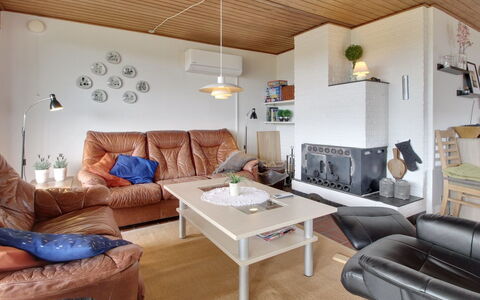 Sophine - 50M from the Sea: Meubilair, Interieur Ontwerp, Flooring, Muur, Bankstel, Plafond, Hout, Woonkamer, Verdieping, Kamer