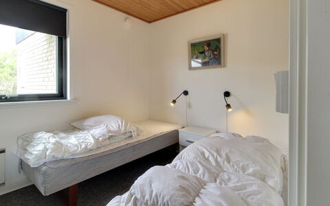 Sophine - 50M from the Sea: Muur, Verdieping, Slaapkamer, Flooring, Bed, Interieur Ontwerp, Hout, Meubilair, Plafond, Laken