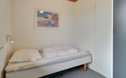 Sophine - 50M from the Sea: Flooring, Slaapkamer, Muur, Verdieping, Bed, Hout, Laken, Interieur Ontwerp, Bedding, Bed Frame