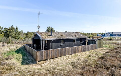 Sara - 2.5Km from the Sea: Gras, Huis, Dak, Huis, Verblijf, Struik, Land Lot, Landelijk Gebied, Boerderij, Groundcover