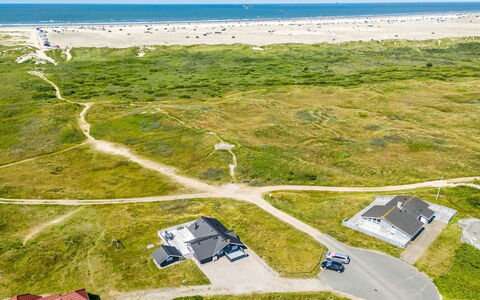 Betti - 300M from the Sea: Gras, Huis, Dak, Huis, Verblijf, Struik, Land Lot, Landelijk Gebied, Boerderij, Groundcover