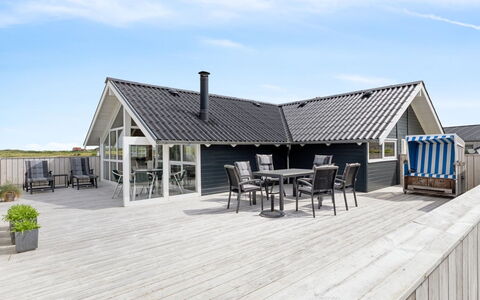 Betti - 300M from the Sea: Gras, Huis, Dak, Huis, Verblijf, Struik, Land Lot, Landelijk Gebied, Boerderij, Groundcover