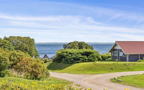 Aarne - 300M from the Sea: Verblijf, Huis, Huis, Dak, Veranda, Landgoed, Siding, Garden Gebouwen, Boerderij, Werf