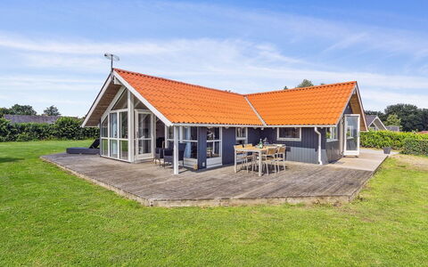 Aarne - 300M from the Sea: Verblijf, Huis, Huis, Dak, Veranda, Landgoed, Siding, Garden Gebouwen, Boerderij, Werf